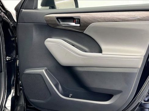 Used 2021 Toyota Highlander Platinum image 27