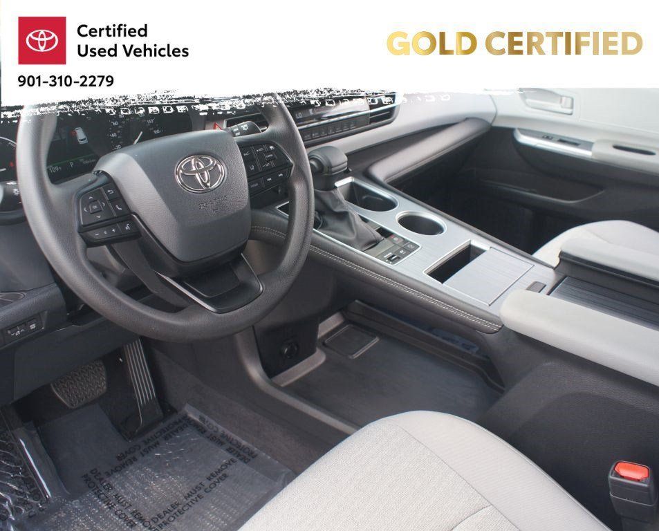 Used 2026 Toyota Sienna LE FWD image 13