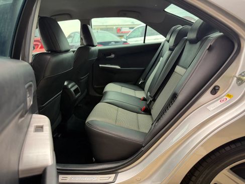 Used 2014 Toyota Camry SE FWD image 13