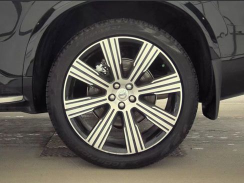 Used 2024 Volvo XC90 T8 Plus w/ Protection Package Premier image 7