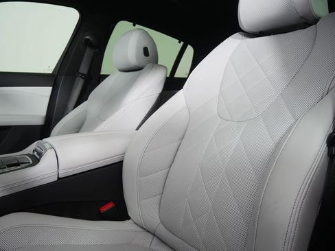 Certified 2024 BMW X6 xDrive40i w/ Executive Package image 10