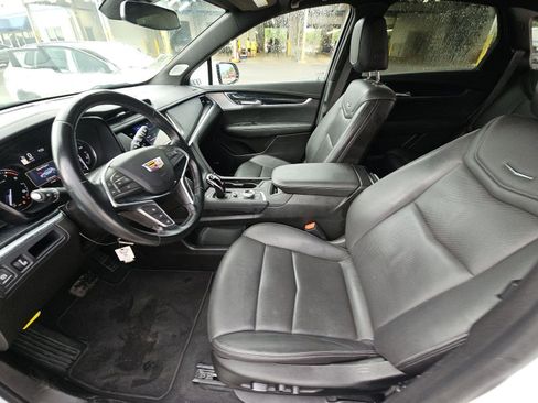 Used 2025 Cadillac XT5 Premium Luxury AWD/4WD image 9