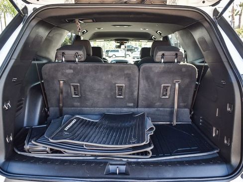 Used 2022 Chevrolet Traverse LT image 25