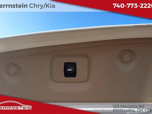 Used 2016 Nissan Pathfinder SL AWD/4WD image 24