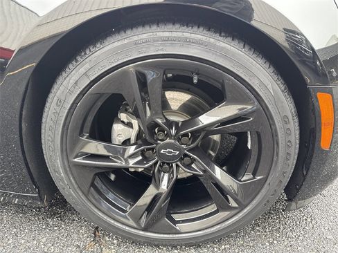 Used 2021 Chevrolet Camaro LT w/ RS Package image 13