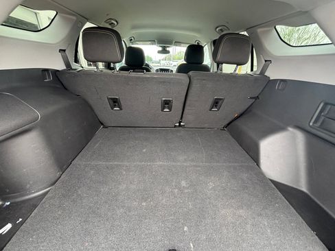 Used 2024 GMC Terrain SLE w/ Driver Convenience Package image 3