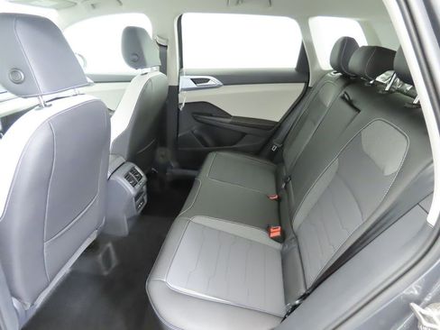 New 2026 Volkswagen Taos SE image 21