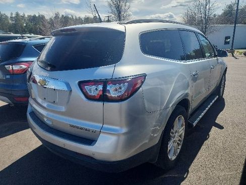 Used 2015 Chevrolet Traverse LT w/ Style and Technology Package FWD image 9