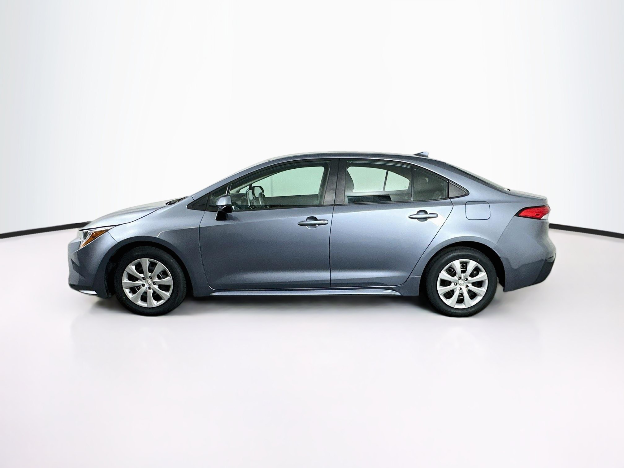 Used 2021 Toyota Corolla LE FWD image 4