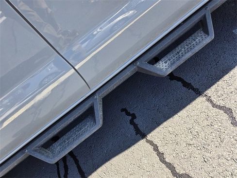 Used 2025 Nissan Frontier PRO-4X image 3