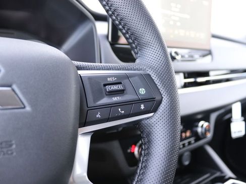 New 2026 Mitsubishi Outlander SE image 9