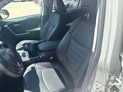 Used 2022 Toyota RAV4 XLE Premium FWD image 16