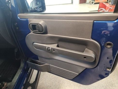 Used 2009 Jeep Wrangler Unlimited X image 21