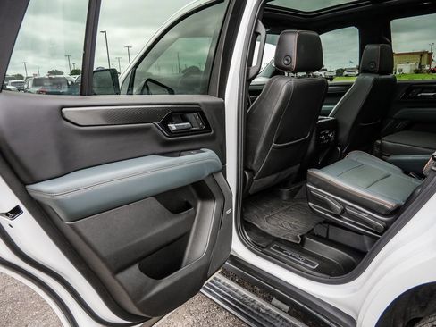 Used 2025 GMC Yukon AT4 w/ AT4 Premium Package AWD/4WD image 31