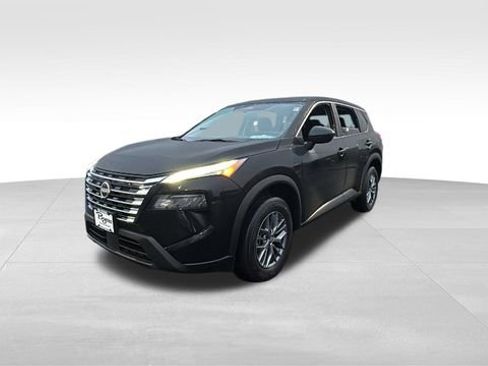 Used 2024 Nissan Rogue S image 2