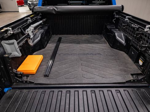 Used 2019 Toyota Tacoma TRD Pro AWD/4WD image 5