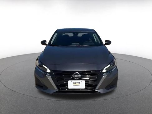 Used 2025 Nissan Altima 2.5 SV FWD image 4