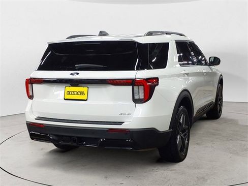 Used 2025 Ford Explorer ST-Line w/ Premium Package image 5