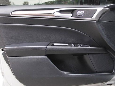 Used 2020 Ford Fusion SEL FWD image 12