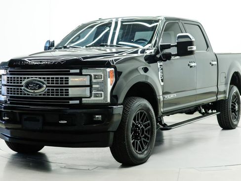 Used 2018 Ford F250 Platinum w/ Platinum Ultimate Package image 3