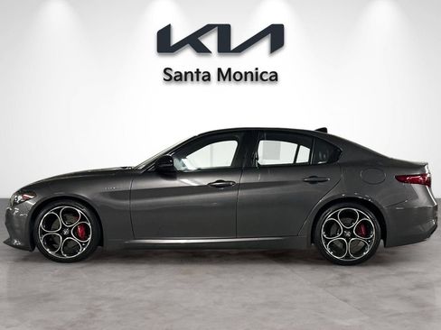 Used 2023 Alfa Romeo Giulia Veloce RWD image 3