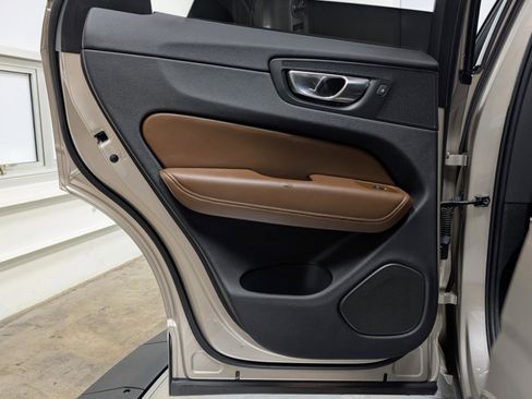 Used 2024 Volvo XC60 B5 Ultimate image 16