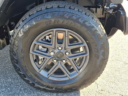 New 2025 Jeep Gladiator Sport image 8