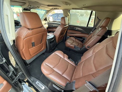 Used 2017 Cadillac Escalade Luxury image 28