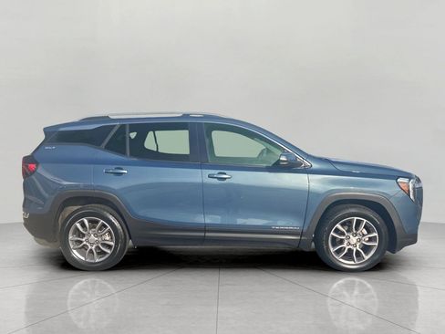 Used 2024 GMC Terrain SLT AWD/4WD image 3