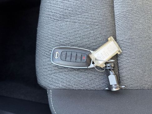 Used 2025 Nissan Rogue SV image 20