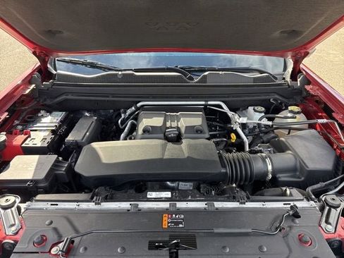 Used 2023 Chevrolet Colorado LT w/ LT Convenience Package III AWD/4WD image 2