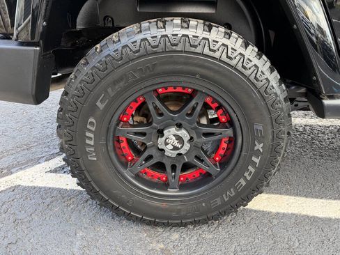 Used 2017 Jeep Wrangler Unlimited Sahara AWD/4WD image 40