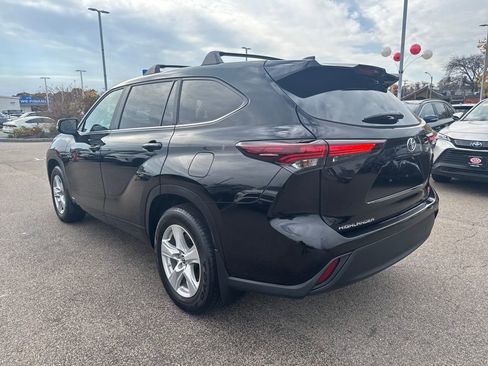 Used 2024 Toyota Highlander LE image 5