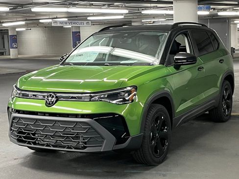 New 2025 Volkswagen Taos SE image 3