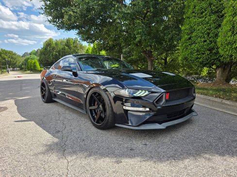 Used 2019 Ford Mustang GT Premium w/ GT Performance Package RWD image 7