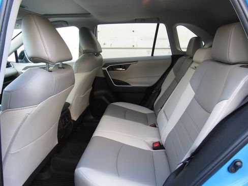 Certified 2021 Toyota RAV4 XLE Premium image 15