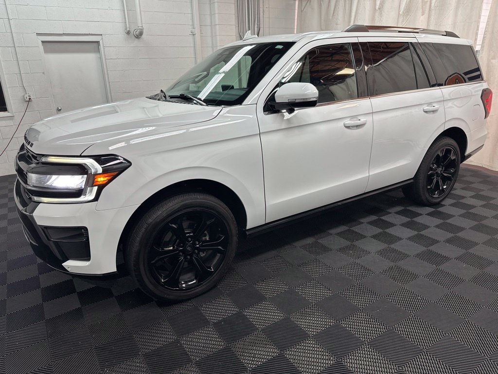 Used 2022 Ford Expedition Limited AWD/4WD image 5