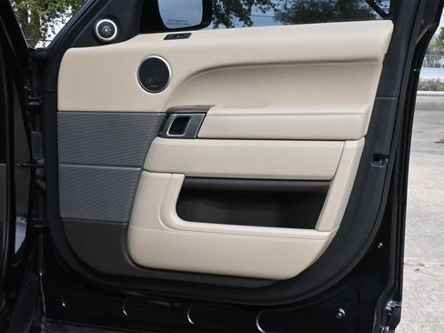 Used 2017 Land Rover Range Rover Sport HSE image 28