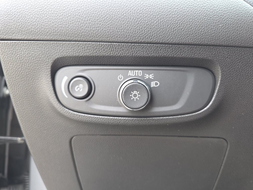 Certified 2024 Buick Encore GX Preferred w/ Comfort Package AWD/4WD image 29