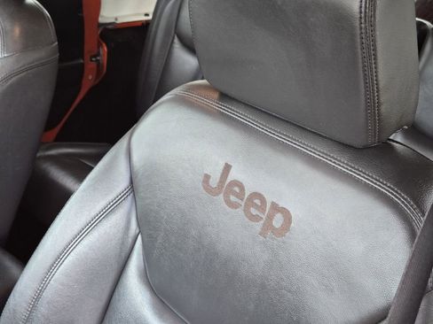 Used 2015 Jeep Wrangler Unlimited Sahara w/ Connectivity Group AWD/4WD image 19