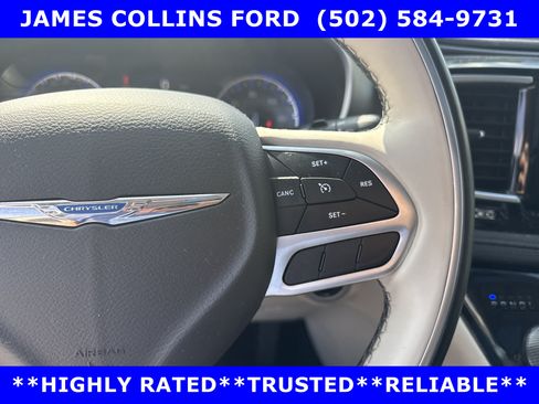 Used 2018 Chrysler Pacifica Limited FWD image 29