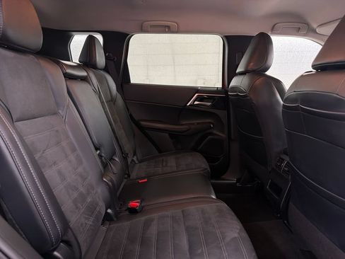 Used 2024 Mitsubishi Outlander SE AWD/4WD image 48