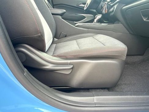 Used 2024 Chevrolet Trax RS FWD image 21