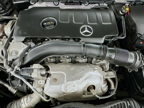 Used 2023 Mercedes-Benz GLB 250 4MATIC image 32