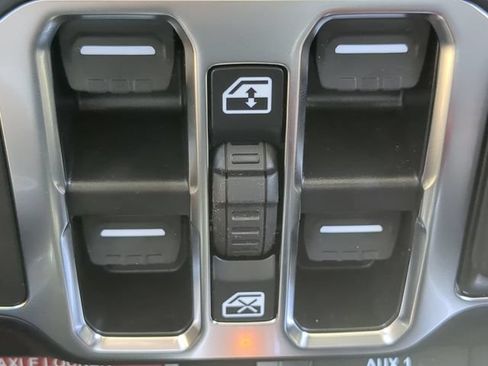 Used 2024 Jeep Gladiator Mojave AWD/4WD image 19