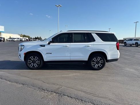 Used 2024 GMC Yukon AT4 w/ Technology Package AWD/4WD image 8