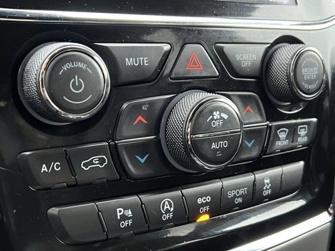 Used 2022 Jeep Grand Cherokee Laredo X image 26