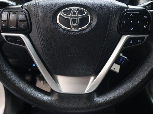 Used 2017 Toyota Highlander LE image 20