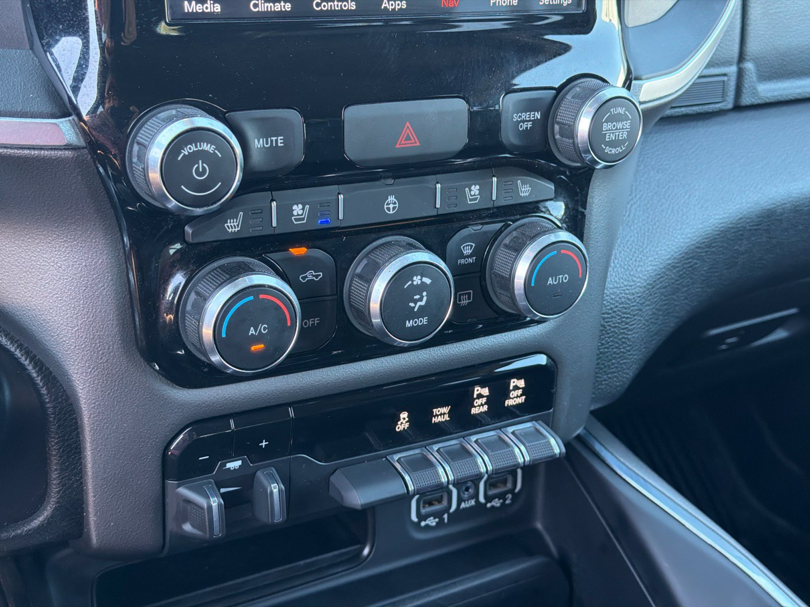Used 2020 RAM 1500 Laramie AWD/4WD image 24