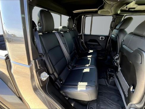 New 2026 Jeep Gladiator Sport image 18